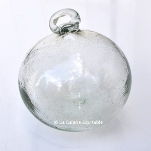 Boule de Noël en verre artisanal et recyclé